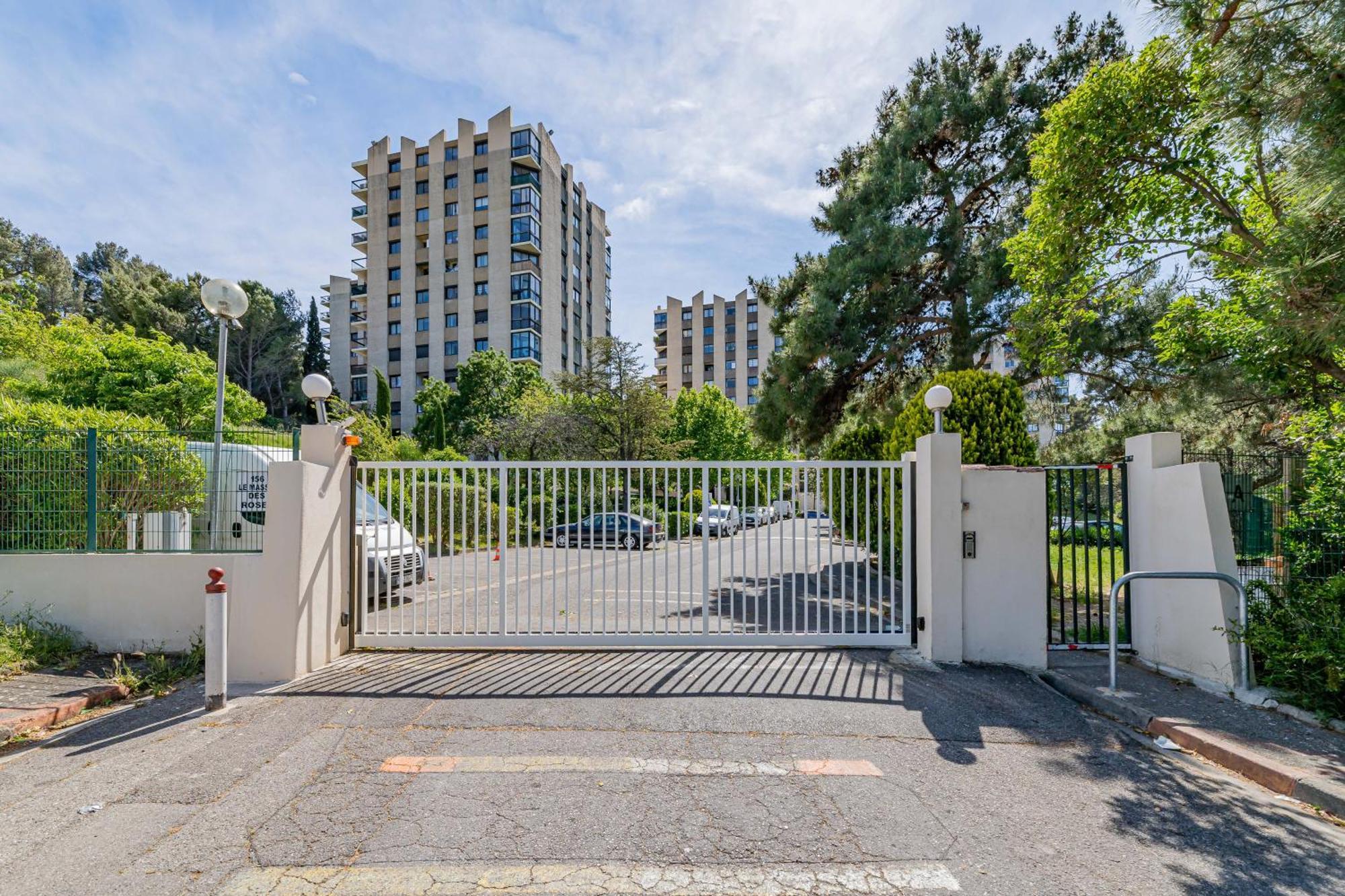 Park & Suites -Wifi-Netflix-Vue Marseille Luaran gambar